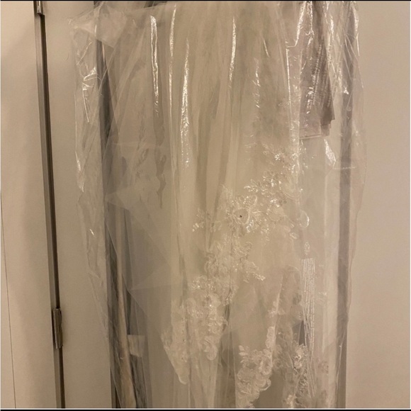  Cathedral Veil from kleinfelds - Picture 5 of 7